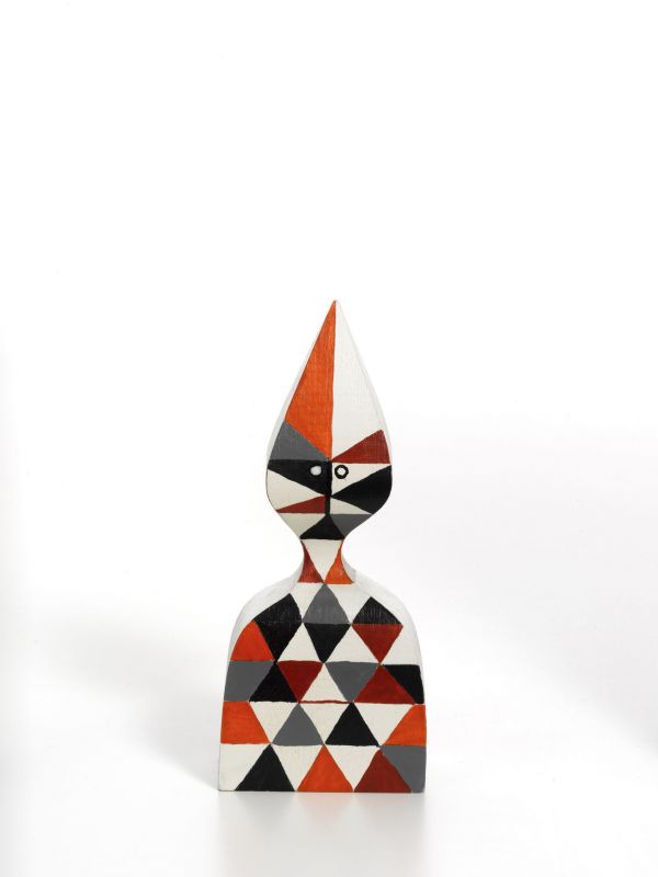 Wooden Dolls Holzfigur Vitra No 12: Dekorative Holzfigur mit geometrischen Mustern in Rot, Schwarz, Weiß und Grau.